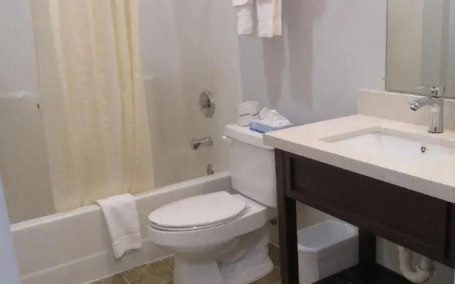 Luxbury Inn & Suites
