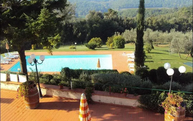 Cozy Apartment in Coiano - Castelfiorentino With Swimming Pool