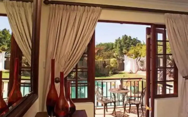Three Palms Luxury Cottage