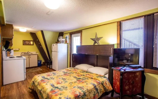 The Pinnacles Suites & Townhomes