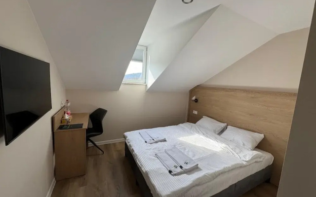 Promenaden Hotel