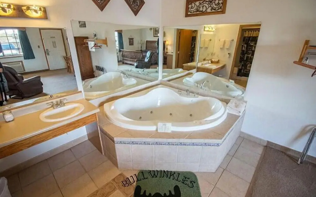 Bullwinkles Rustic Lodge