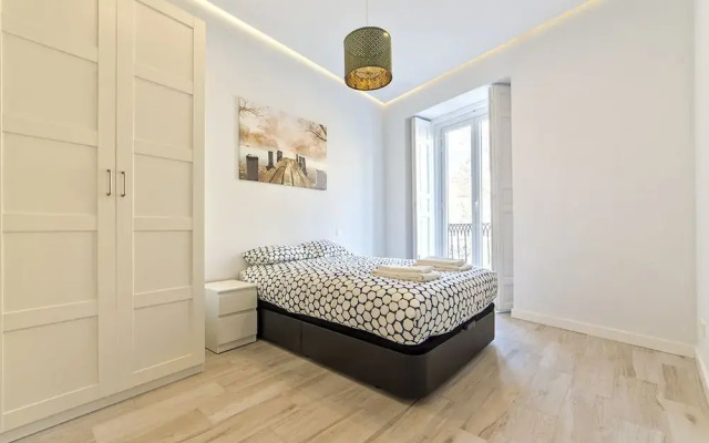 Brand new apartment next to Puerta del Sol