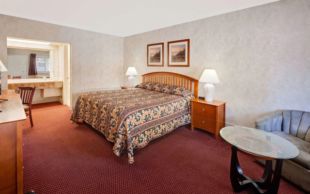 Super 8 by Wyndham Traverse City
