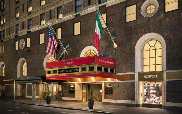 The Michelangelo Hotel вид на фасад