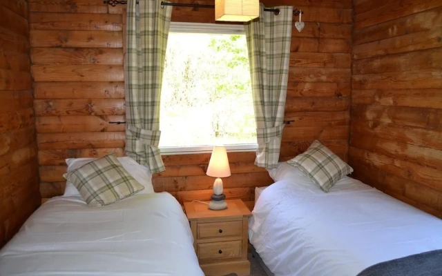 Lovely 3-bed Log Cabin in the Hills Near Dunoon