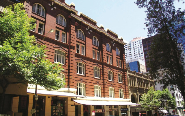 Отель Base Sydney вид на фасад