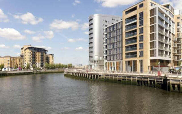 Апартаменты Apple Apartments Greenwich вид на фасад