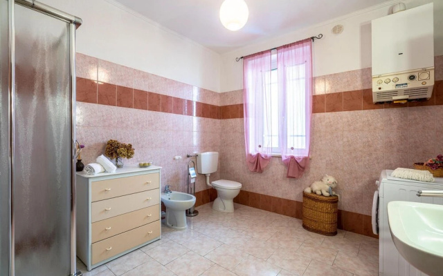Stunning Home in Fontanile With 2 Bedrooms and Wifi
