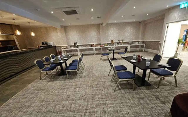 Palms Hotel & Retreat By Palette London Romford