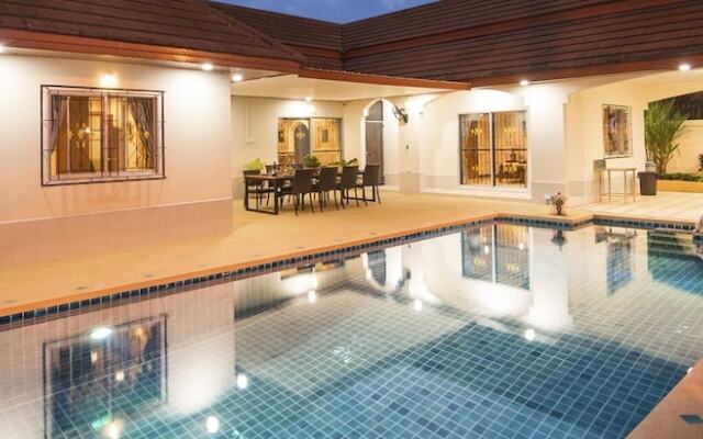 Villa Bos 5 mins to Beach of Pattaya 2