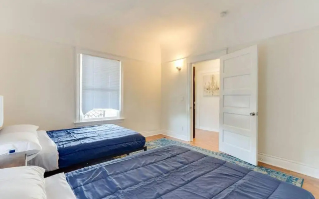 5 Bedroom Koreatown Charmer near DTLA