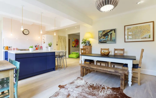 Albert Bridge Apartment