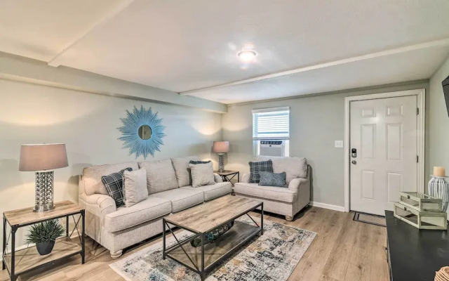1 Mi to Seawall! Dog-friendly Coastal Getaway