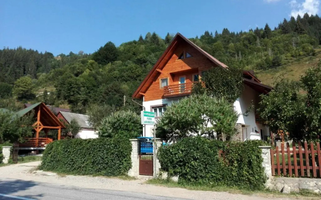 Pensiunea Piatra Mandrutului