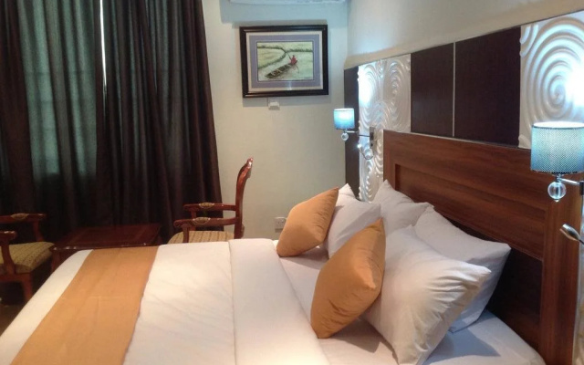 De Meros Hotel and Suites