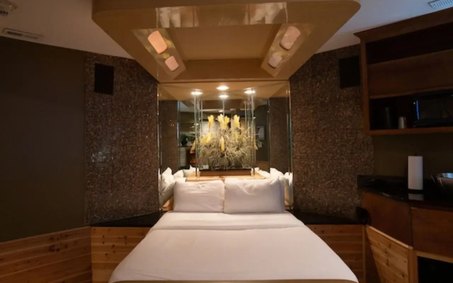 The Champagne Lodge & Luxury Suites