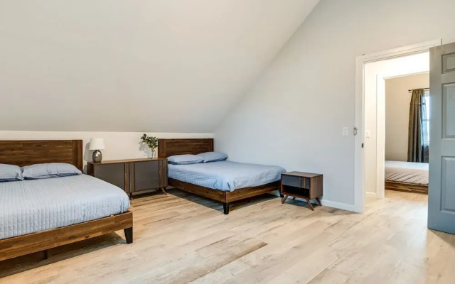 Modern Indianapolis Home < 2 Mi to Downtown!