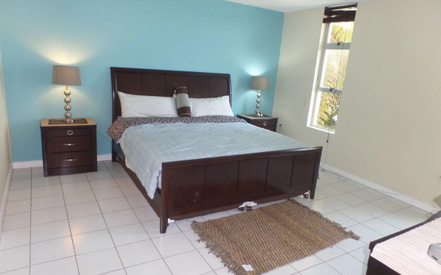 Skyclub Beach Suite at Mobay Club