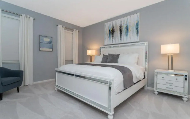 Large beautiful home by Disney