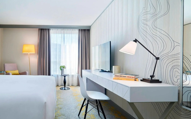 Renaissance Paris La Defense Hotel