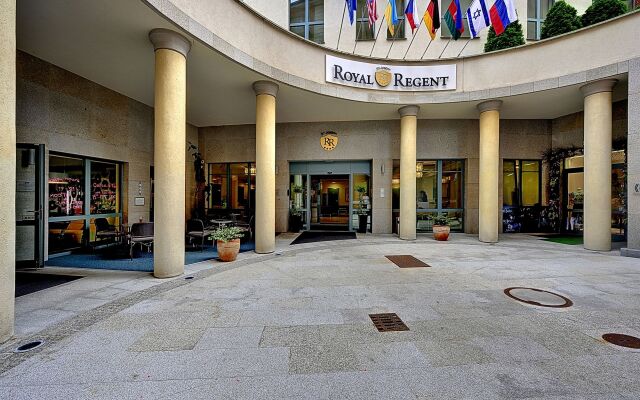 Отель St. Joseph Royal Regent Карловы Вары вид на фасад