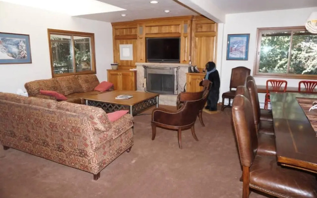 650 Monarch St S #6