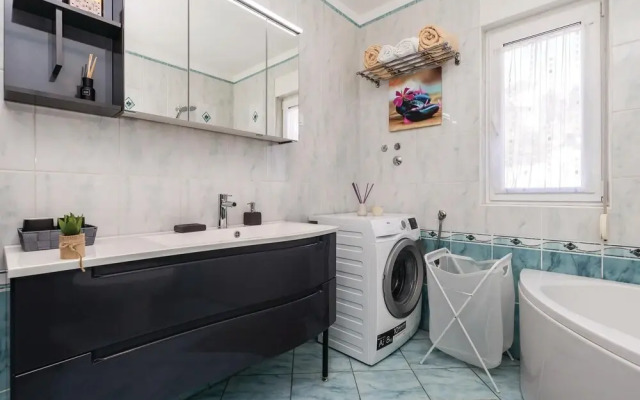 Nice Apartment in Rijeka With Wifi and 3 Bedrooms