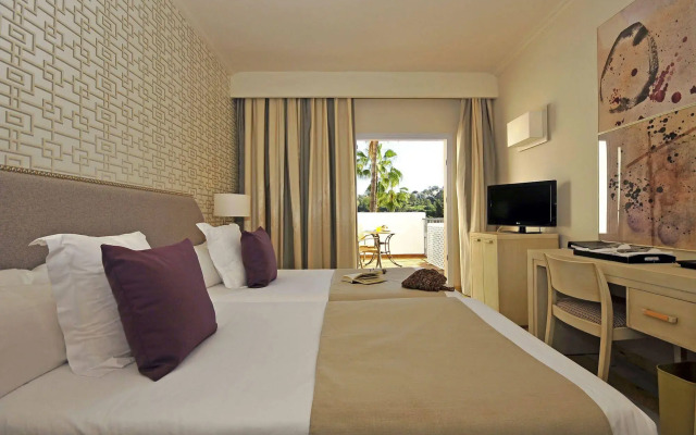 La Cala Resort