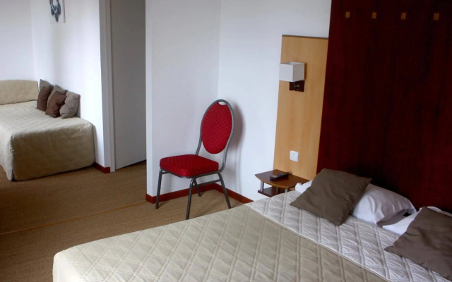 Logis Hotel Restaurant La Chaloupe In Port Des Barques - 