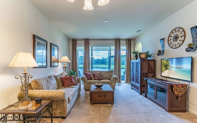 2633 Trafalgar Village