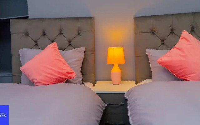 Cradley Manor - Spacious 6 Bedroom House