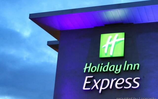Отель Holiday Inn Express Birmingham Redditch вид на фасад