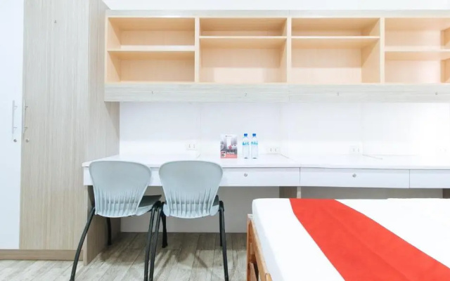 RedDoorz Plus @ 1318 Residences