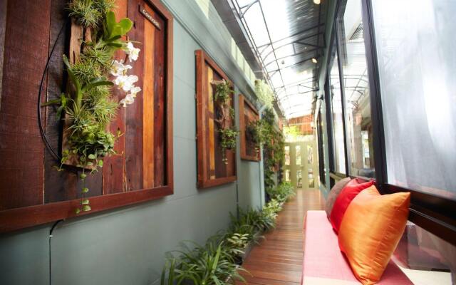 Отель Pannee Residence at Dinsor вид на фасад
