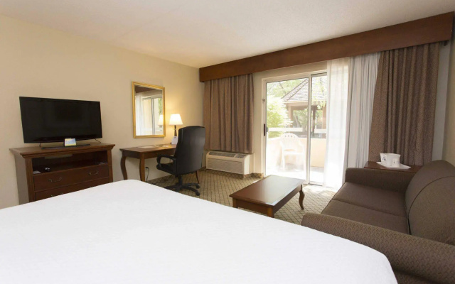 Days Inn & Suites Omaha