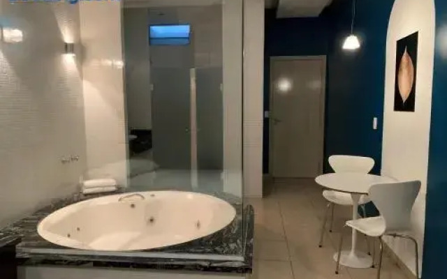 Motel Vivre (Adult Only)