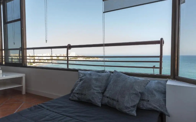 Amazing Sea Views with AC two min beach