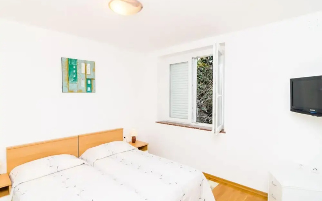 Apartments Nikola - One Bedroom Apartment With Terrace and Garden View