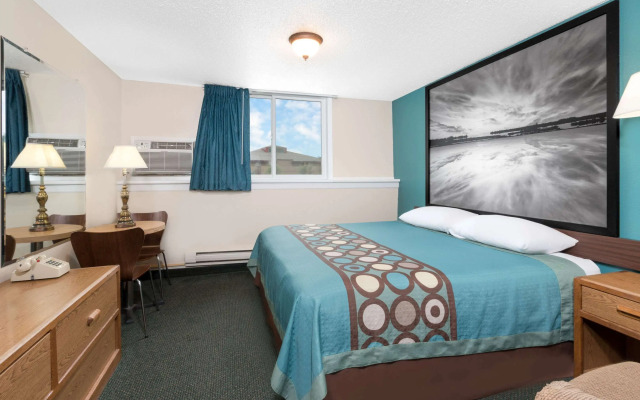 Super 8 by Wyndham Huron