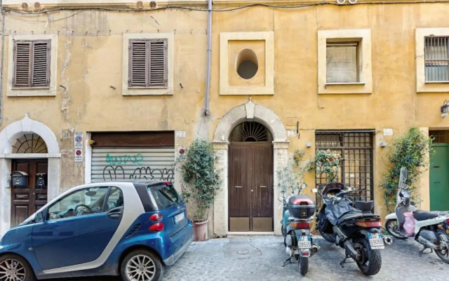 Sleek flat 4 guests 450mt from the Colosseum