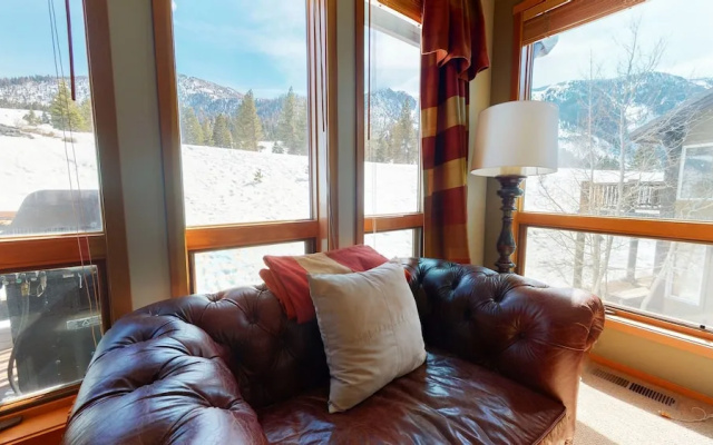 Snowcreek V 774 Gorgeous Mountain Views with Private Garage, Washer Dryer and Gas Grill by RedAwning