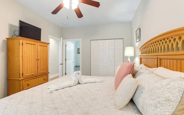 ~ 6 Mi to Ocean w/ Pool & Golf: Myrtle Beach Condo