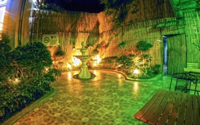Grand Astoria Hotel