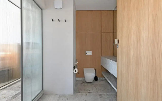 Elegant One Bed Sea Point Mountain Views