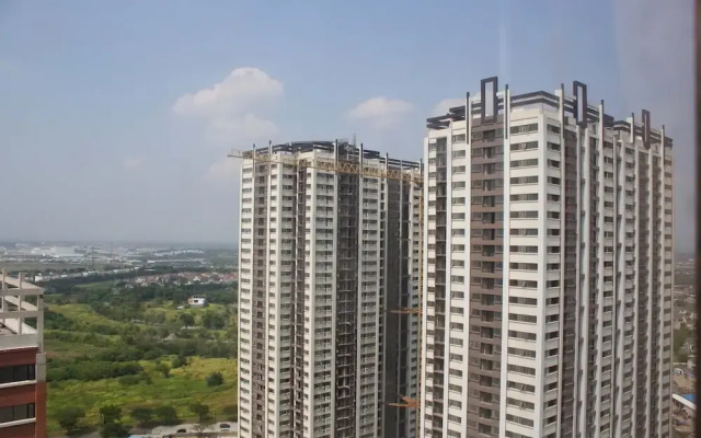 Comfortable and High Floor 2Br at Meikarta Apartment