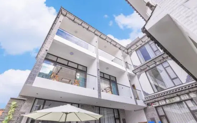 Haishang Mingyue Homestay (Dali Erhai Shengtai Langdao)
