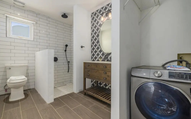 NEW Modern 2BR 2BA w Privatepool in Quiet Area