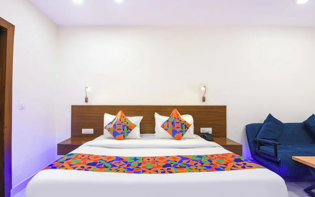 Fabhotel Celebrity Inn