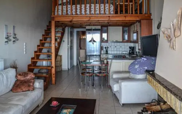 Eclectic Residence with Beach at the Doorstep